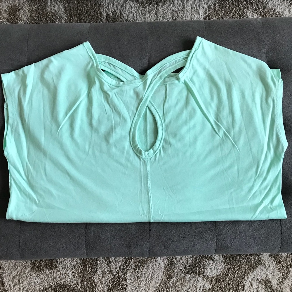 NWOT Calvin Klein performance top-Size M